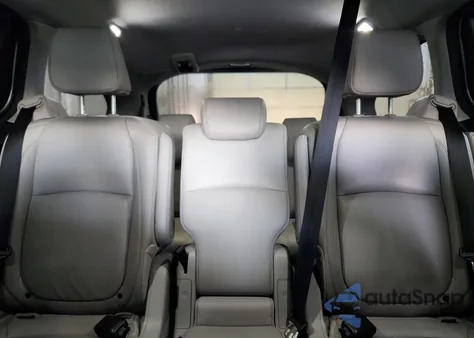 2022 Honda Odyssey Touring z USA, uszkodzony, nr VIN 5FNRL6H8XNB026691